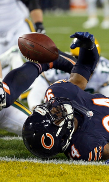 Rodgers throws 3 TD passes, Packers beat Bears 26-10